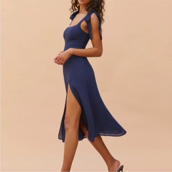 Reformation Besse Dress in Navy - Picture 2 of 3